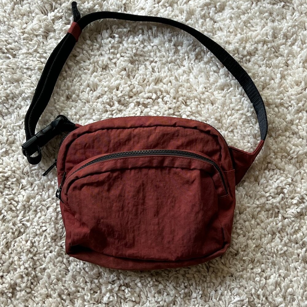 BAGGU hip pouch fanny pack - Cranberry color